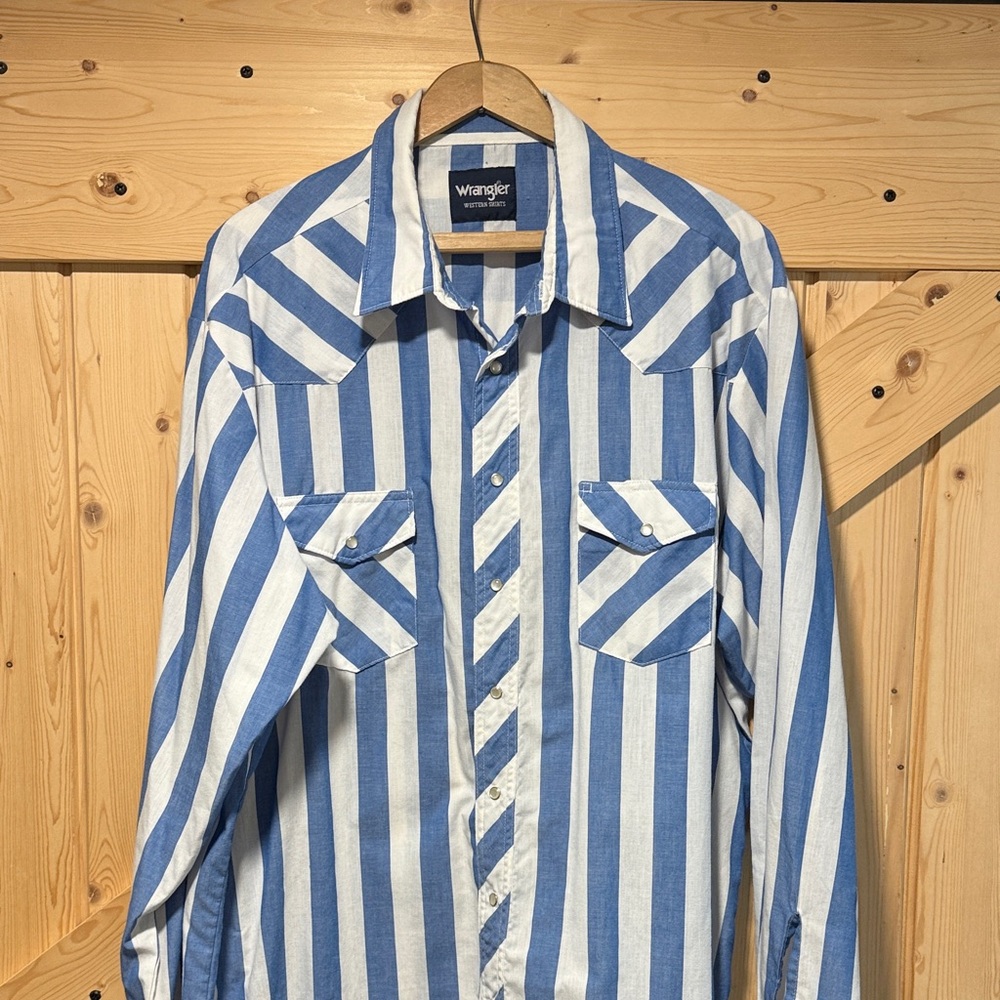 Wrangler Men's Blue and White Striped Casual Shirt